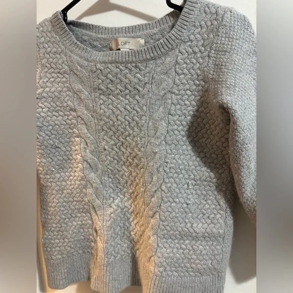 Ann Taylor Loft Gray 3/4 Sleeve Cable Knit Sweater Woman’s Size Small - Picture 2 of 5